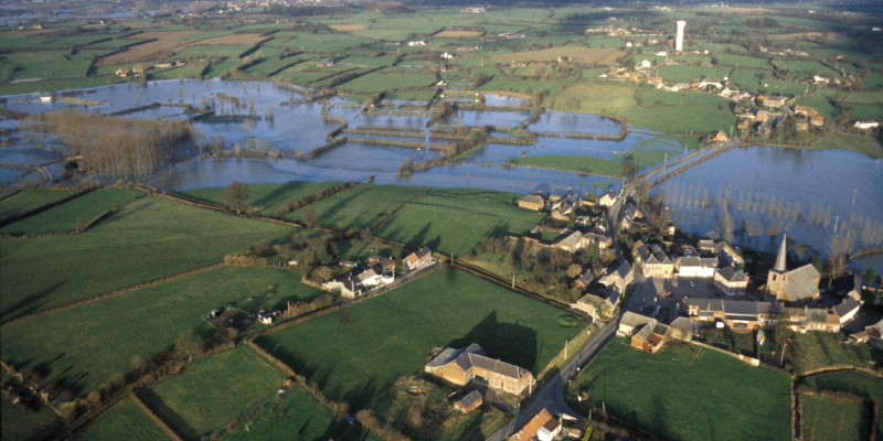 Inondations à Taisnières en Thiérache  (S-DHOTE-1995)